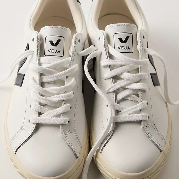 Veja Esplar Logo Leather Low Top Sneakers Made in Brazil Size 8 Black and White - Picture 12 of 14